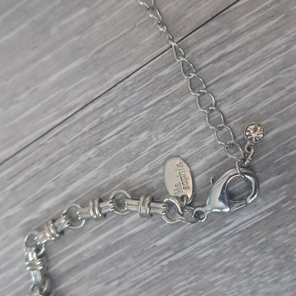 NWOT Vintage Elegant Silver and Cream Floral Necklace Lia Sophia 9" - Picture 2 of 4